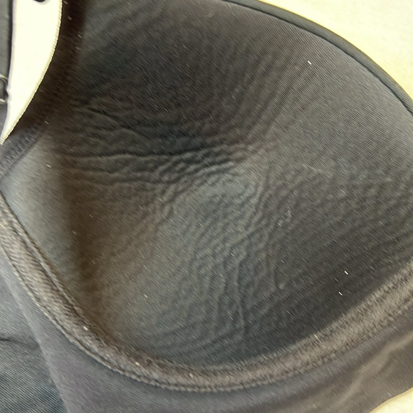 Warners Black Wireless Lightly Padded Bra in Size 38D. EUC. - Picture 6 of 6